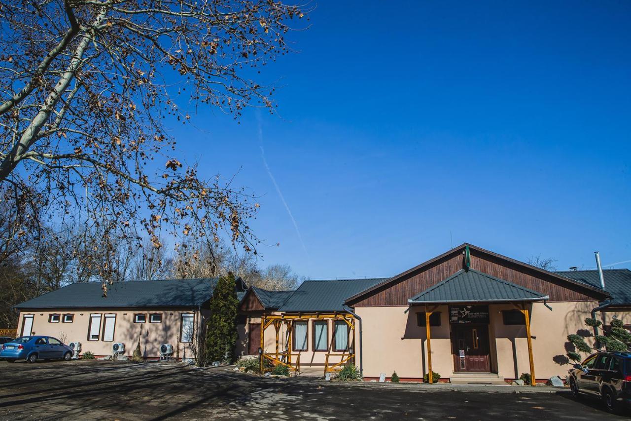 Sztár Motel Étterem Balassagyarmat Extérieur photo